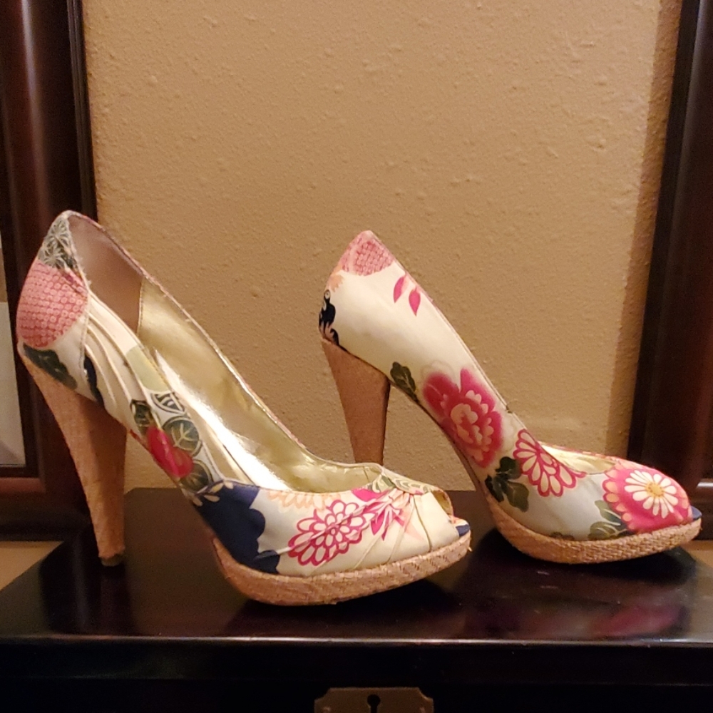 Steve Madden Floral Print Peeptoe Heel Size 8M